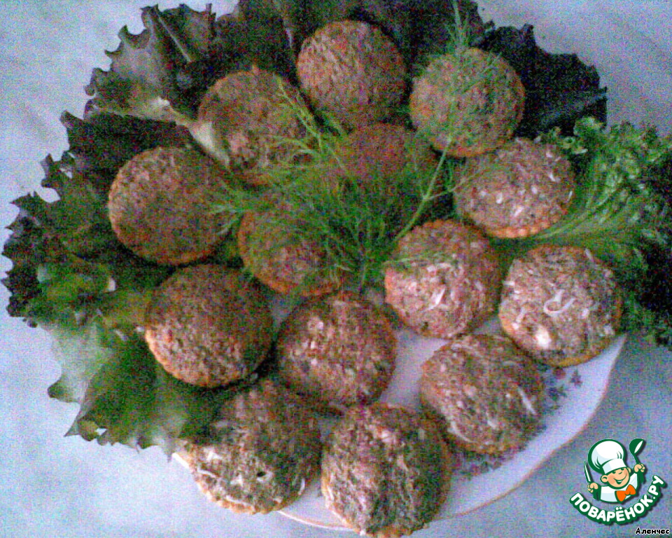 Crackers with liver pate