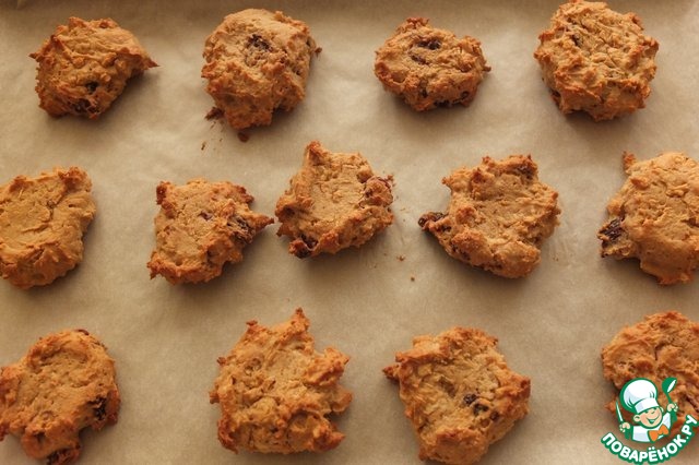 Oatmeal cookies with dried cherries