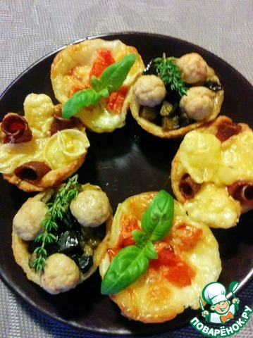 Mini-pies on the holiday table