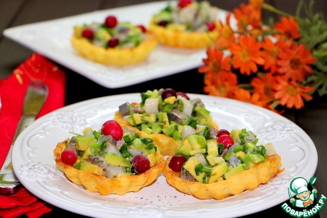Potato baskets with cheese and avocado
