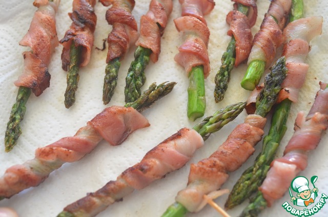 Asparagus with lemon sauce-Hollander