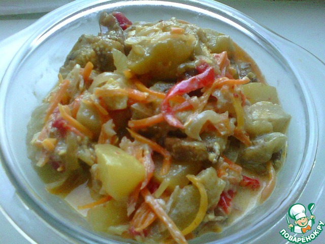 Vegetable stew with sour cream