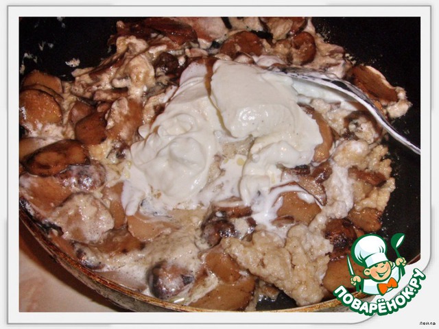 Fish with stuffing in the dough and garnish the truffles