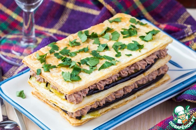 Snack millefeuille with eggplant and cream of beans