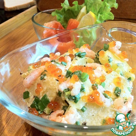 Potatoes with caviar and salmon