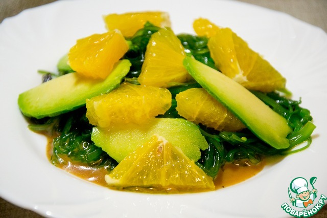 Salad with seaweed Chuka