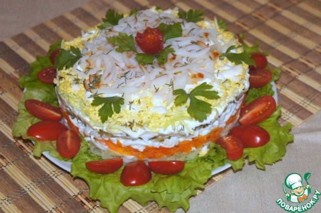 Layered salad with smoked squid