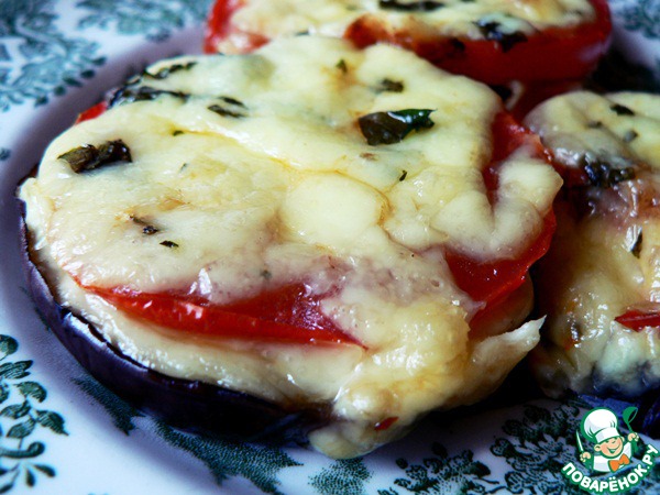 Eggplants baked with tomatoes and cheese