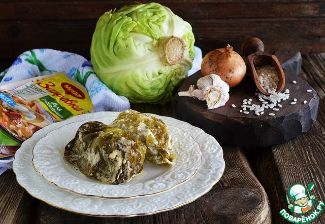 Cabbage rolls in sour cream sauce