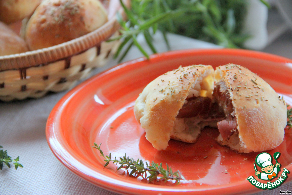 Cheese scones with dates wrapped in bacon