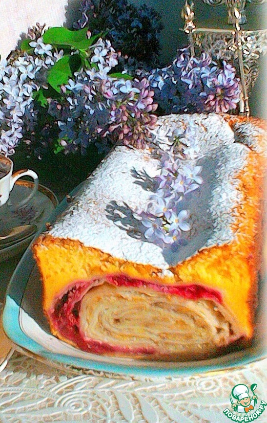 Puff pastry roulade in yogurt filling