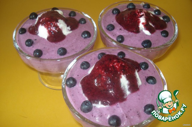 Easy dessert with blueberries