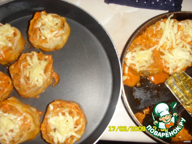 Rolls with carrots and onions