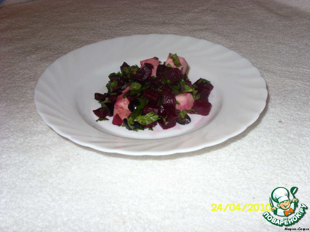 Salad with beets and cheese in soy sauce