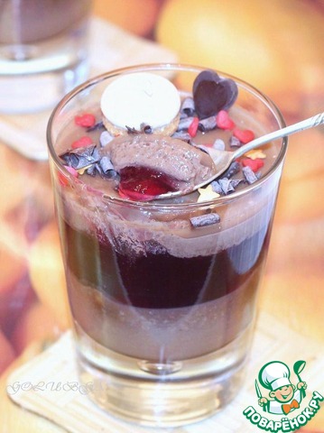 Chocolate-fruit soufflé with cookies