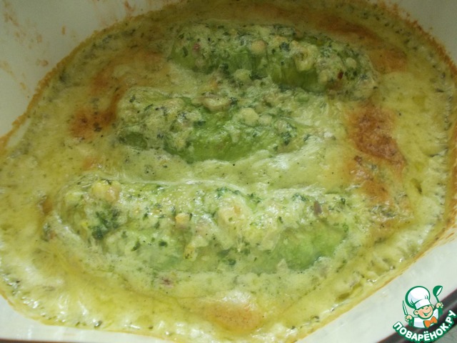 Green cabbage rolls in cream sauce