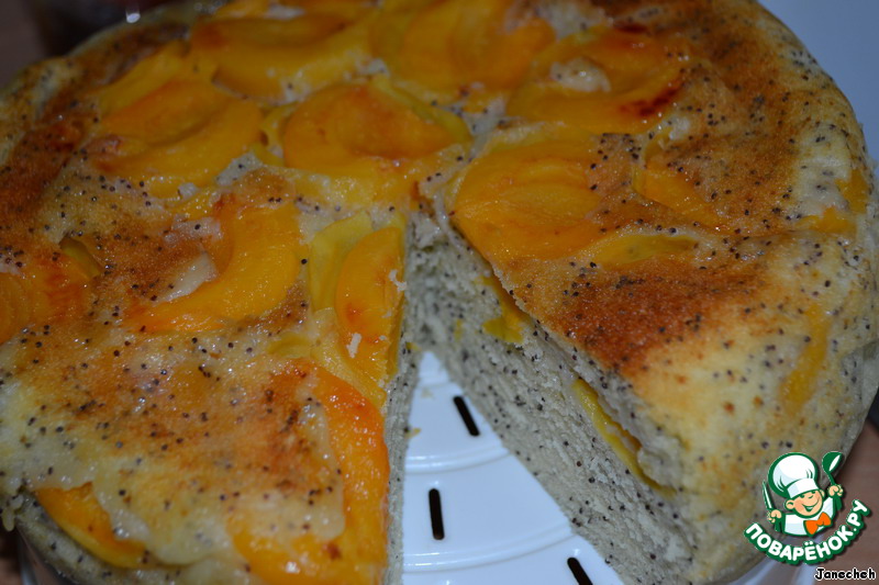 Upside-down cake with apricots