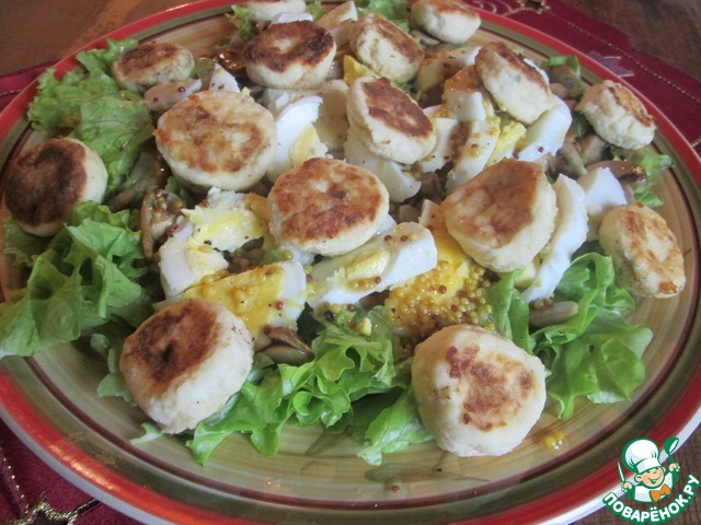 Salad with cheese, mushrooms and eggs