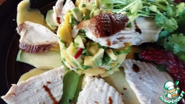 Mango salsa with smoked chicken