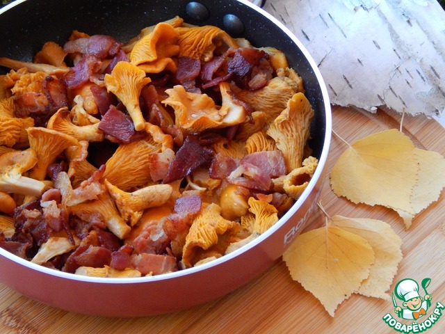 Pan with chanterelles and bacon 