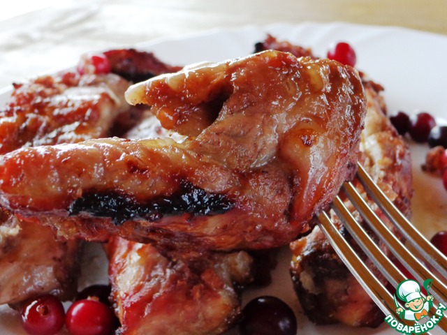 Pork ribs in cranberry sauce