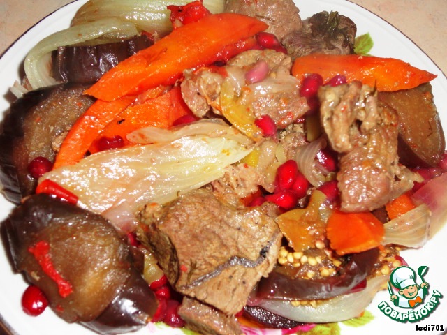 Lamb stewed with vegetables and pomegranate