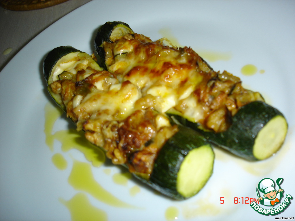 Zucchini stuffed with cheese and nuts