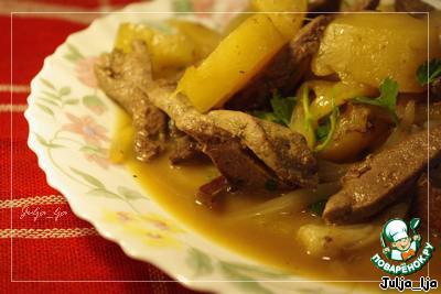 Liver with mushrooms and onions stewed in pineapple syrup