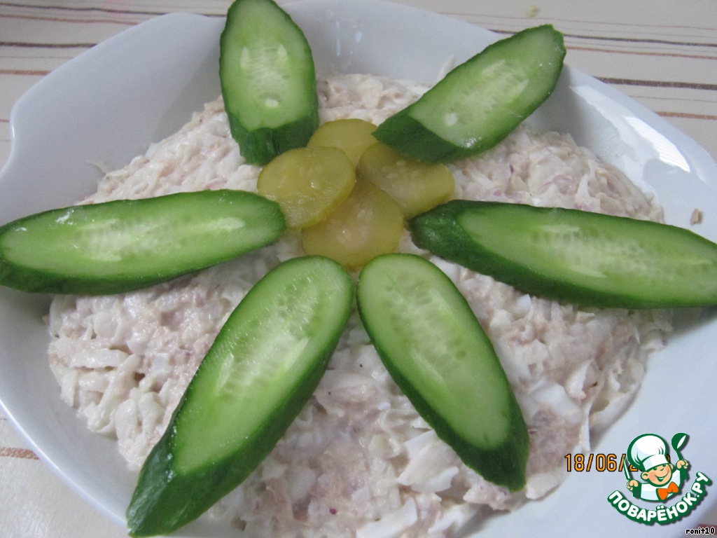 Salad of kohlrabi with tuna