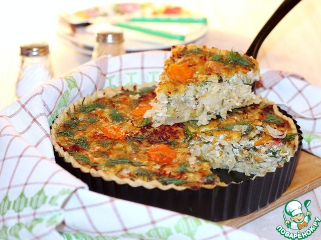 Тарт с маринованными огурцами и курицей