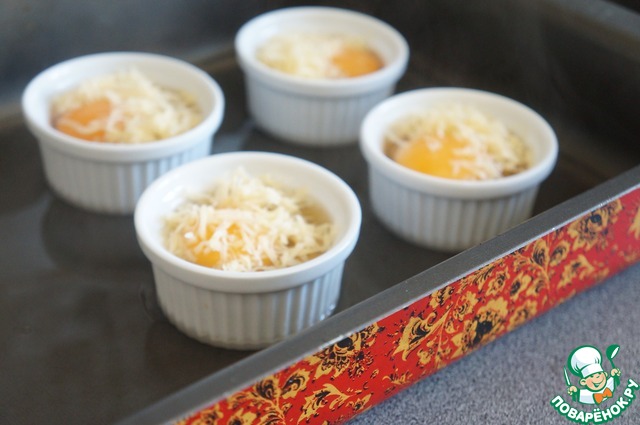 Baked eggs on buckwheat pillow