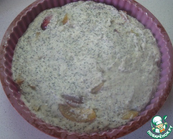 Makove-Manne pie with plums