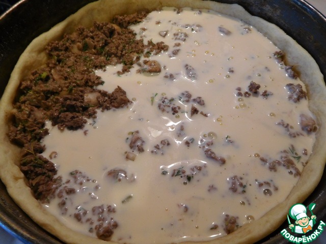 Pie with liver and mushrooms