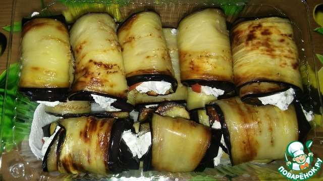 Cheese-garlic eggplant rolls stuffed