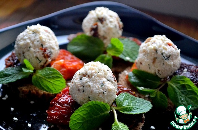 Тарталетки с вялеными томатами и сыром