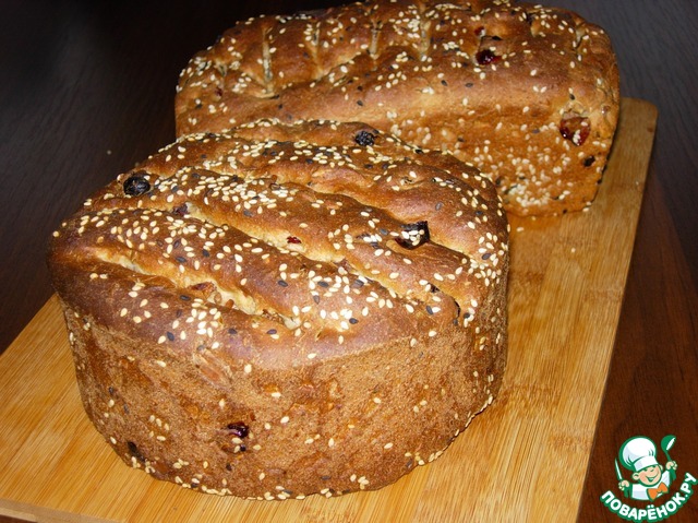 Rye bread with nuts and dried fruits