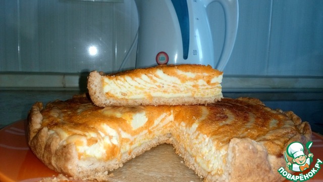 Pumpkin pie with cream cheese