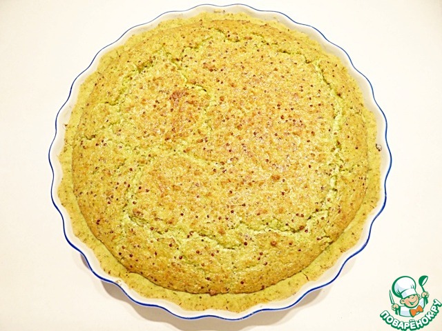 Pie with broccoli, quinoa and cheese