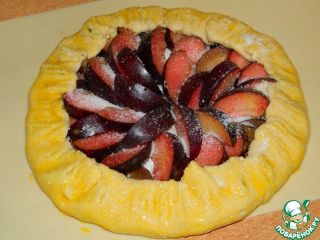Cottage cheese-plum pie