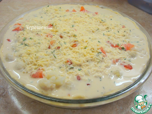 Quiche with cauliflower, tomatoes and thyme