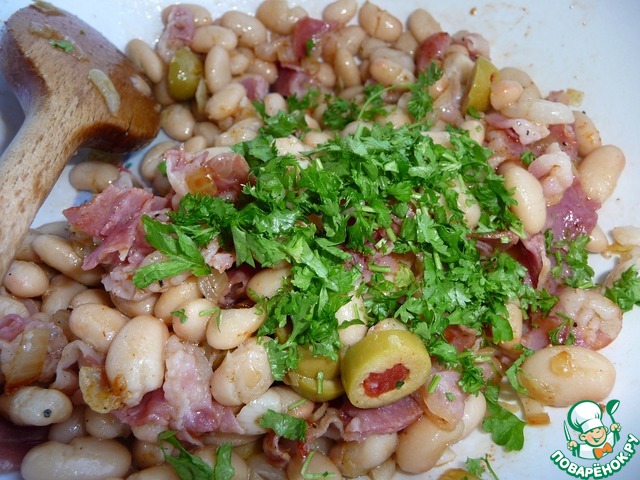 Appetizer beans with bacon