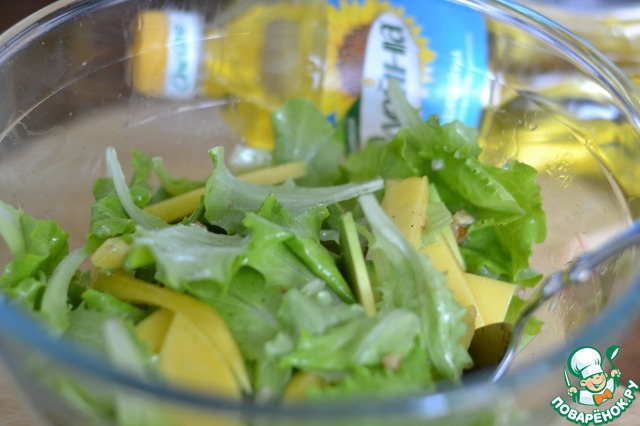 Salad with avocado and mango