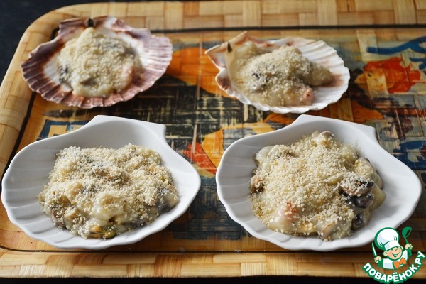 Морской коктейль в винном соусе