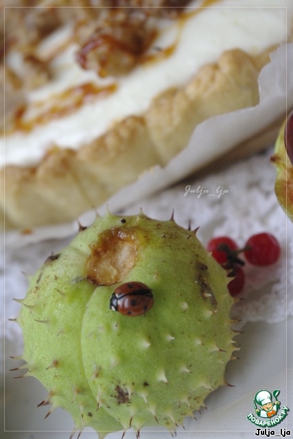 Pie with curd and candied chestnuts 