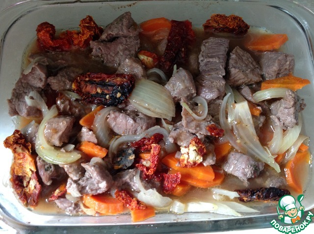 Meat stewed with vegetables in a microwave