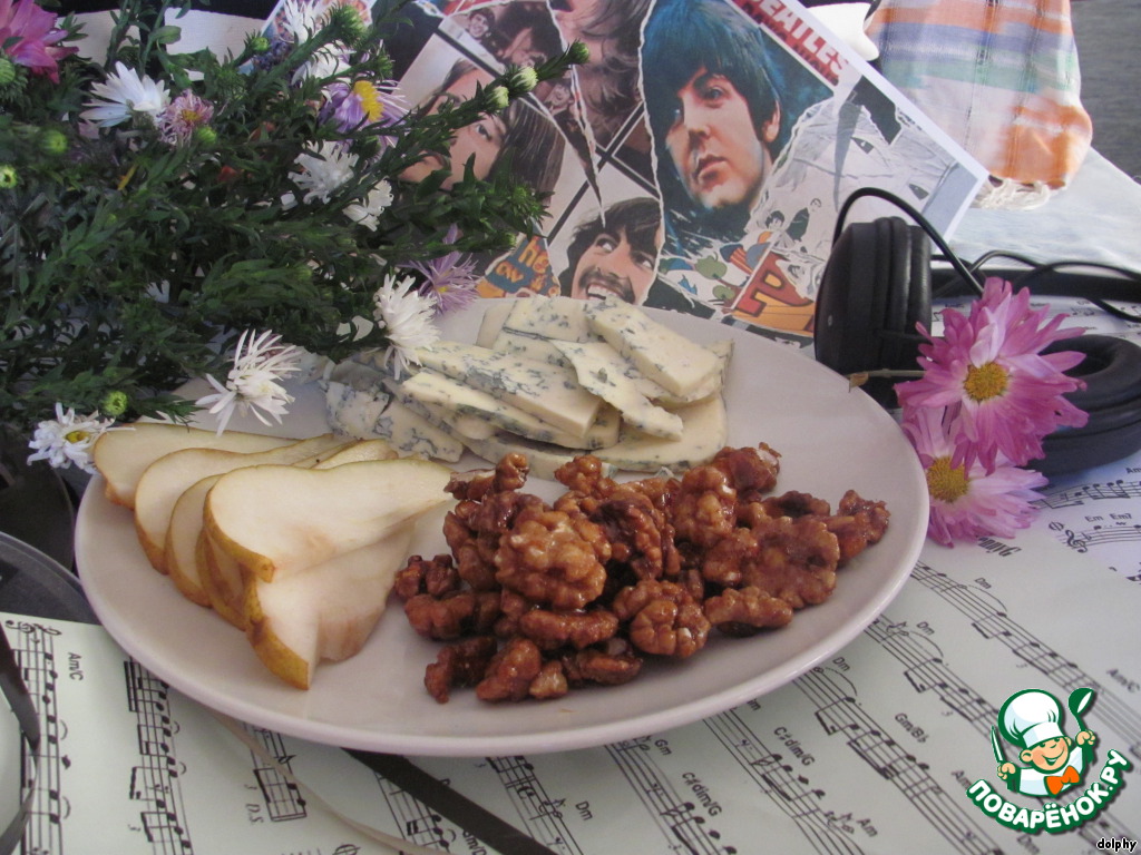 Caramelized walnuts with chili