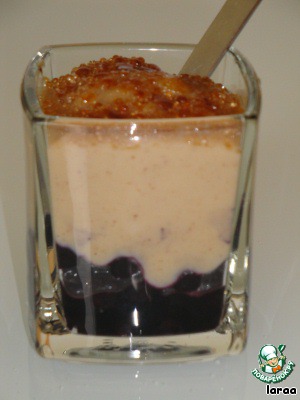 Dessert with cinnamon and blueberries