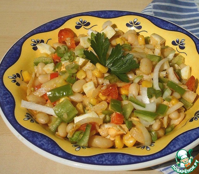 Bean salad and curry