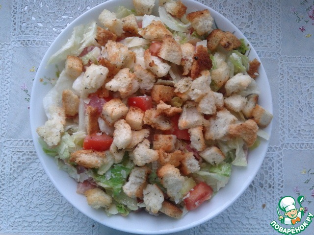 Salad with savory croutons and bacon