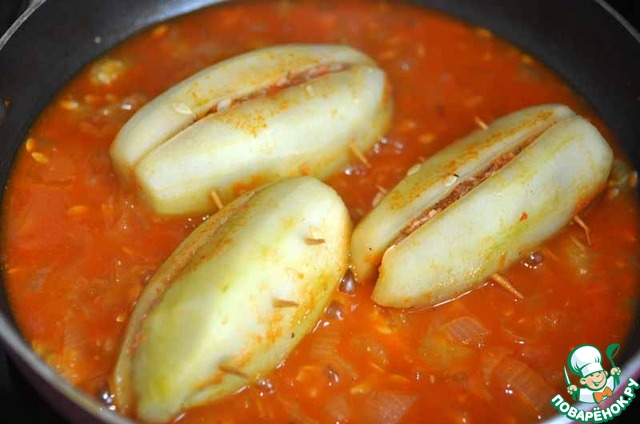 Cucumbers stuffed with braised 